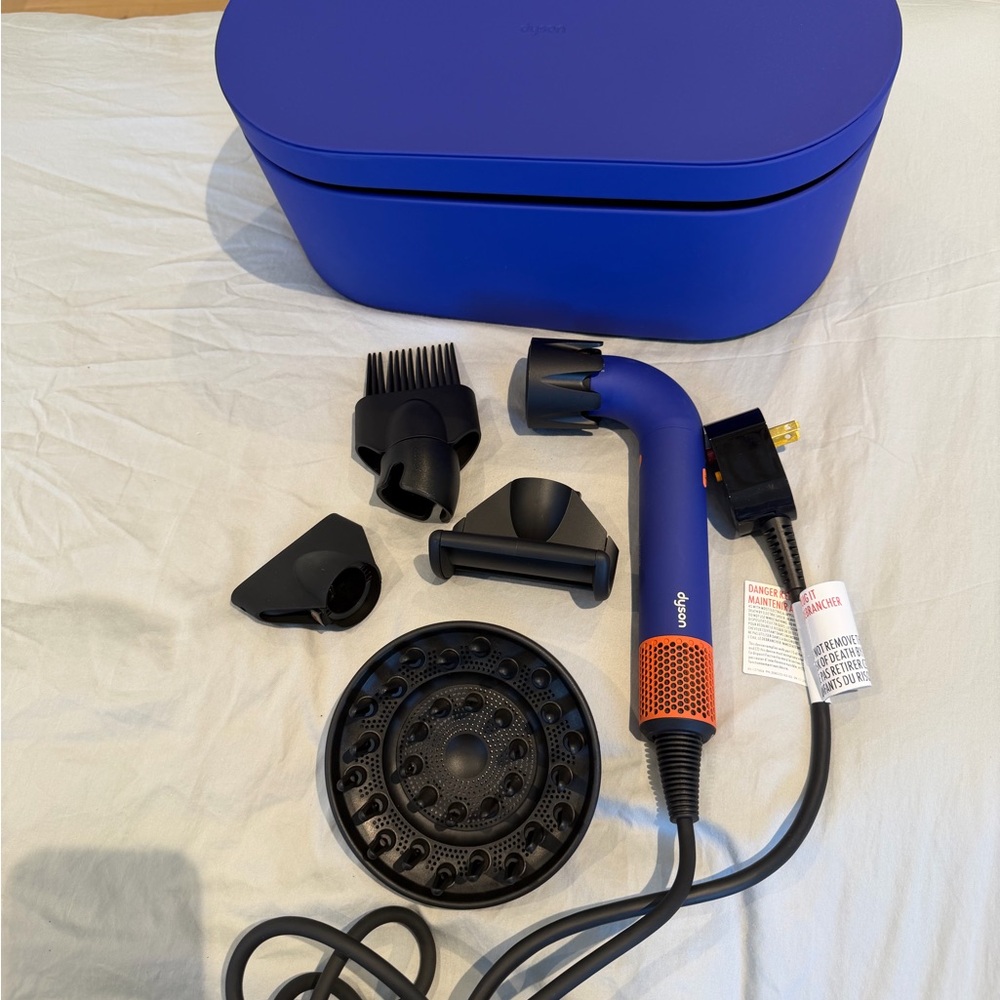 Dyson Supersonic r™ Professional hair dryer (Vinca Blue/Topaz) with travel case